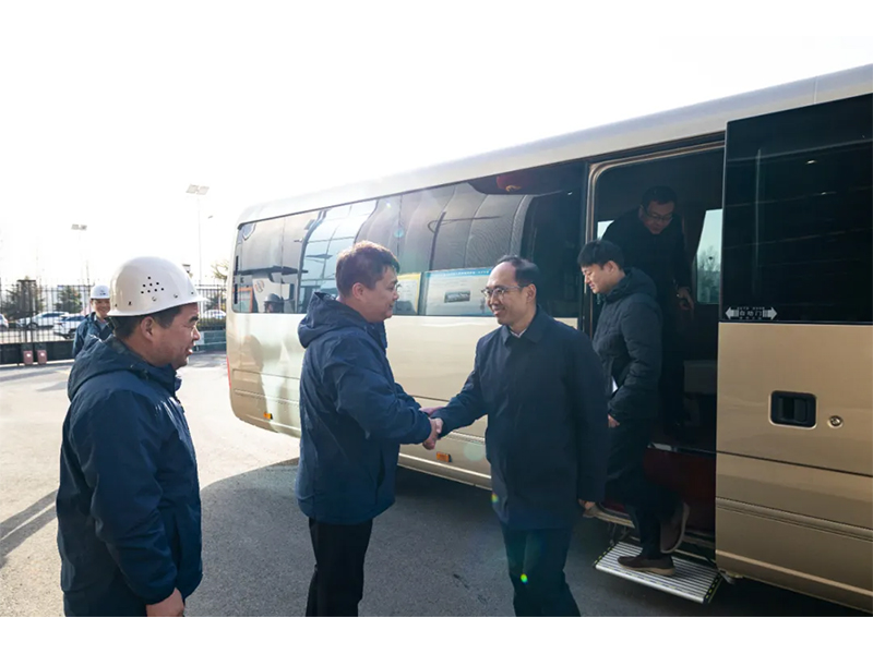 新鄉(xiāng)市委常委、衛(wèi)輝市委書記崔紅建一行蒞臨卓一牧業(yè)調研指導！